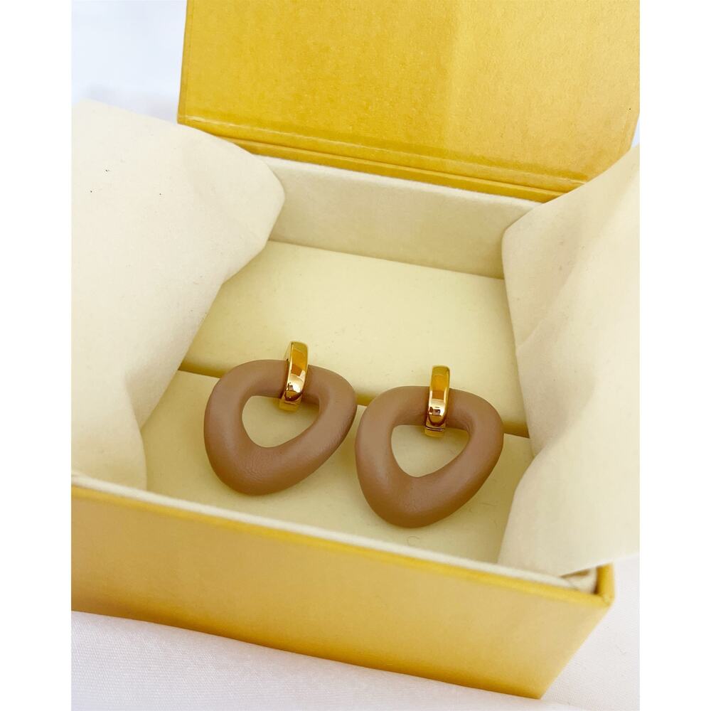 FENDI FILO Leather Stud Earrings Beige Hoop Design Pierced Gold Tone Hardware - Picture 3 of 11